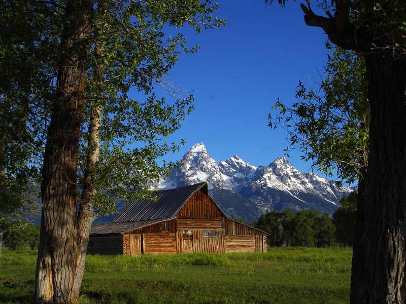 https://offgridworld.com/wp-content/uploads/2013/08/mormon-row-barns-in-grand-teton.jpg