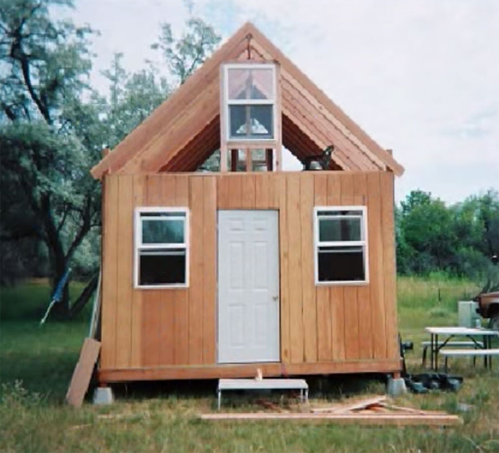 How To Build a 400sqft Solar Powered Off Grid Cabin for $2k - Off Grid ...