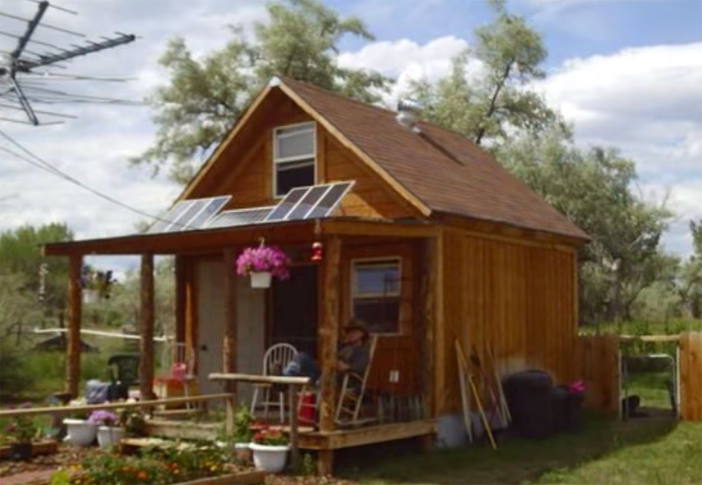 Off grid cabin with solar panels