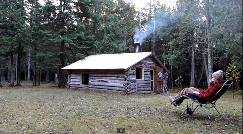 Low Cost Off Grid Solar System For A Cute Little Log Cabin In