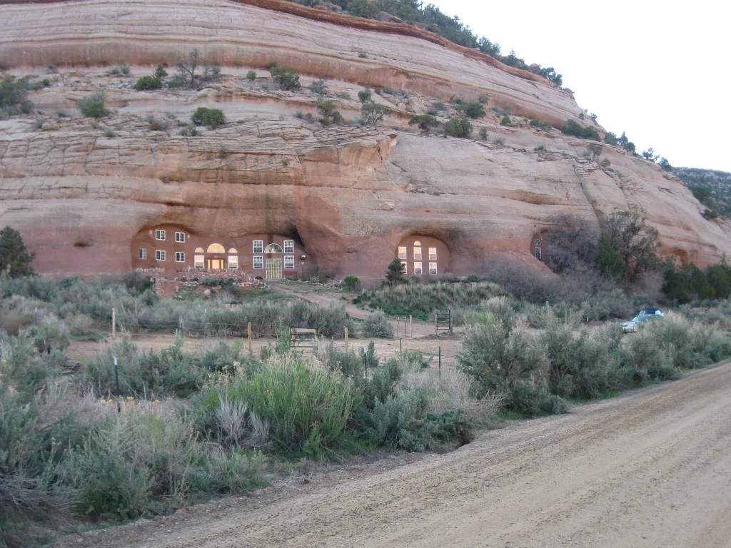 cave dwelling cave palace ranch