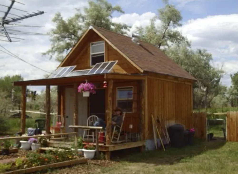 https://offgridworld.com/wp-content/uploads/2014/02/cabin-tiny-house.png.webp