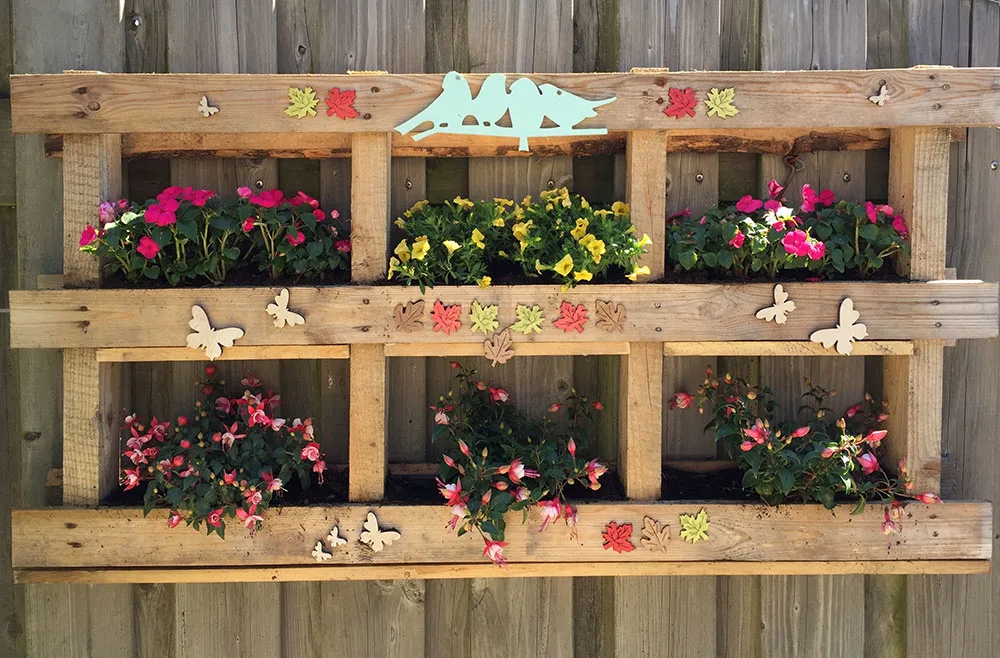 Pallet vertical garden