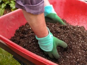 Grow Fantastic Vegetables With Inexpensive Homemade Potting Mix - Off ...