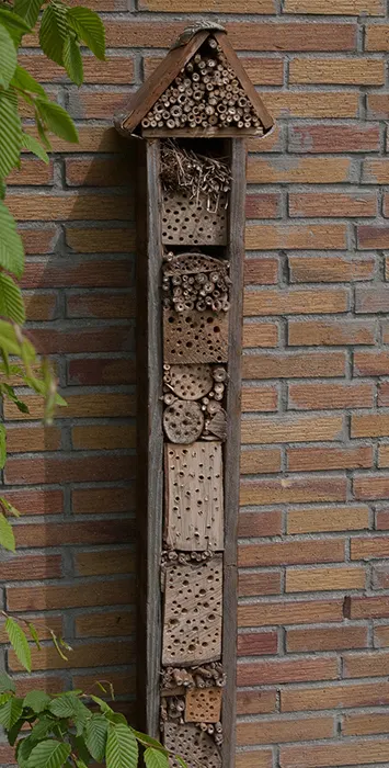Hanging bee hotel