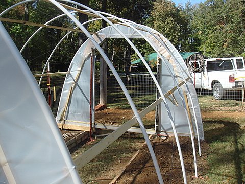 Como construir uma estufa de arco