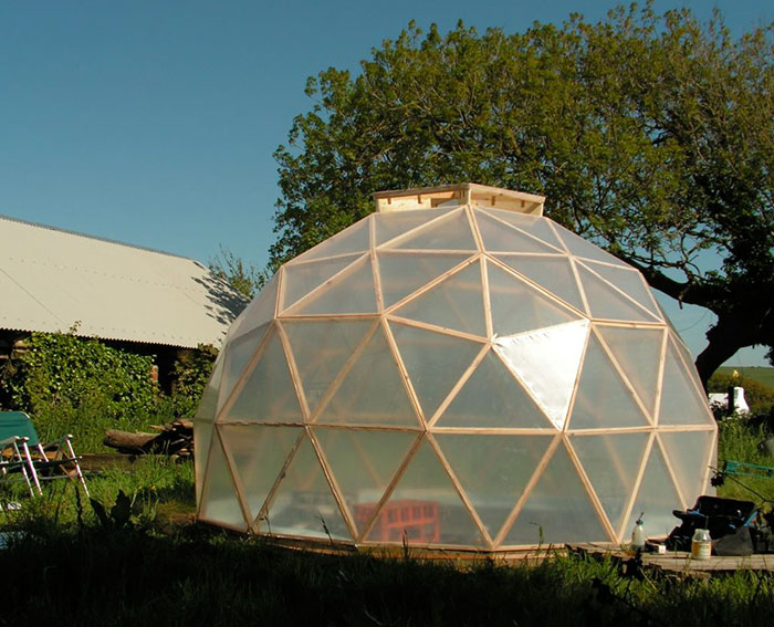 Geodesic dome greenhouse