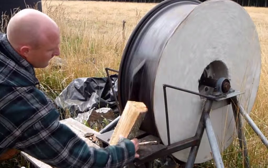 Rotating wood outlet splitter