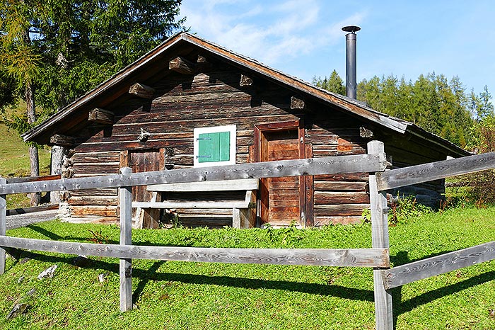 log cabin living on roku