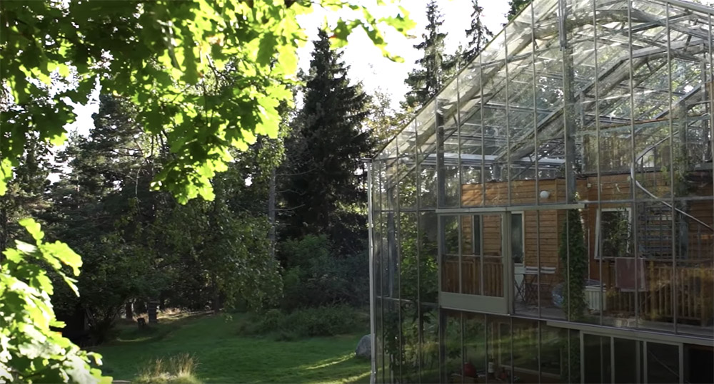 greenhouse around house