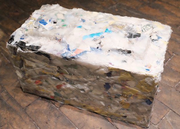 Building blocks from plastic sales waste