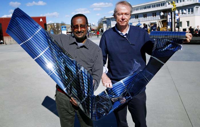 NEW “Printed” Thin Flexible Solar Panels Offer High Efficiency at Low Cost