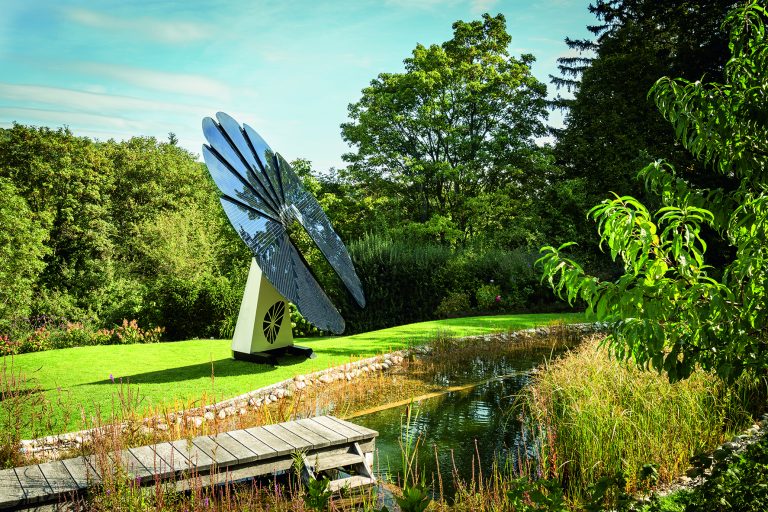 SmartFlower Solar Gives You All-In-One Plug and Play Potential For Off Grid Energy!