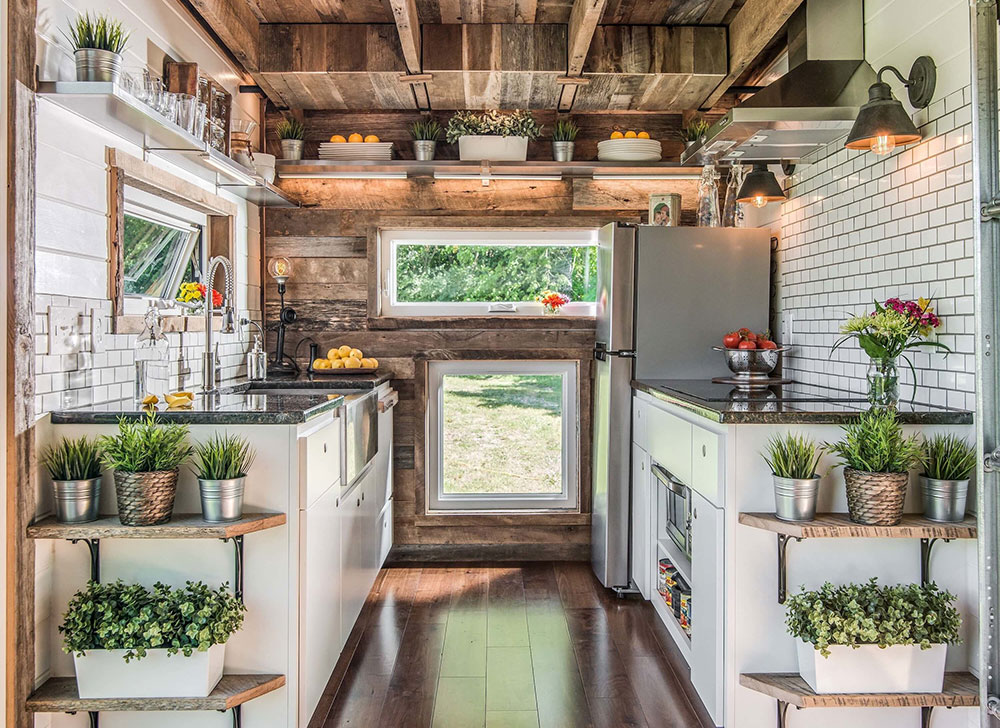 The Alpha Tiny House With Beautiful Natural Lighting 