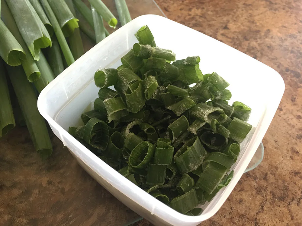 How to freeze green onions