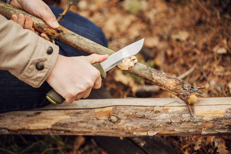 Uses for as survival knife