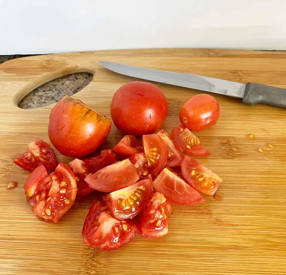 Chopped tomatoes for freezing