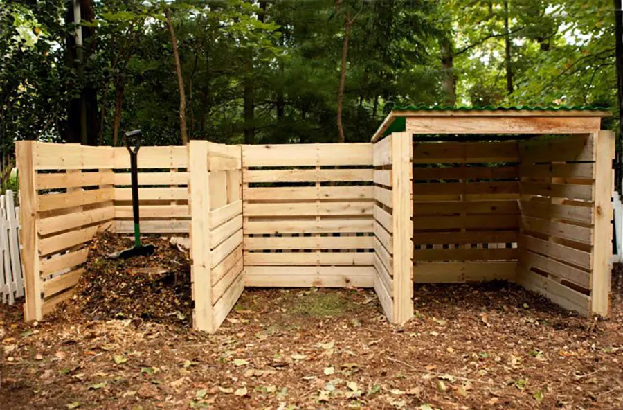 Wood pallet compost bins