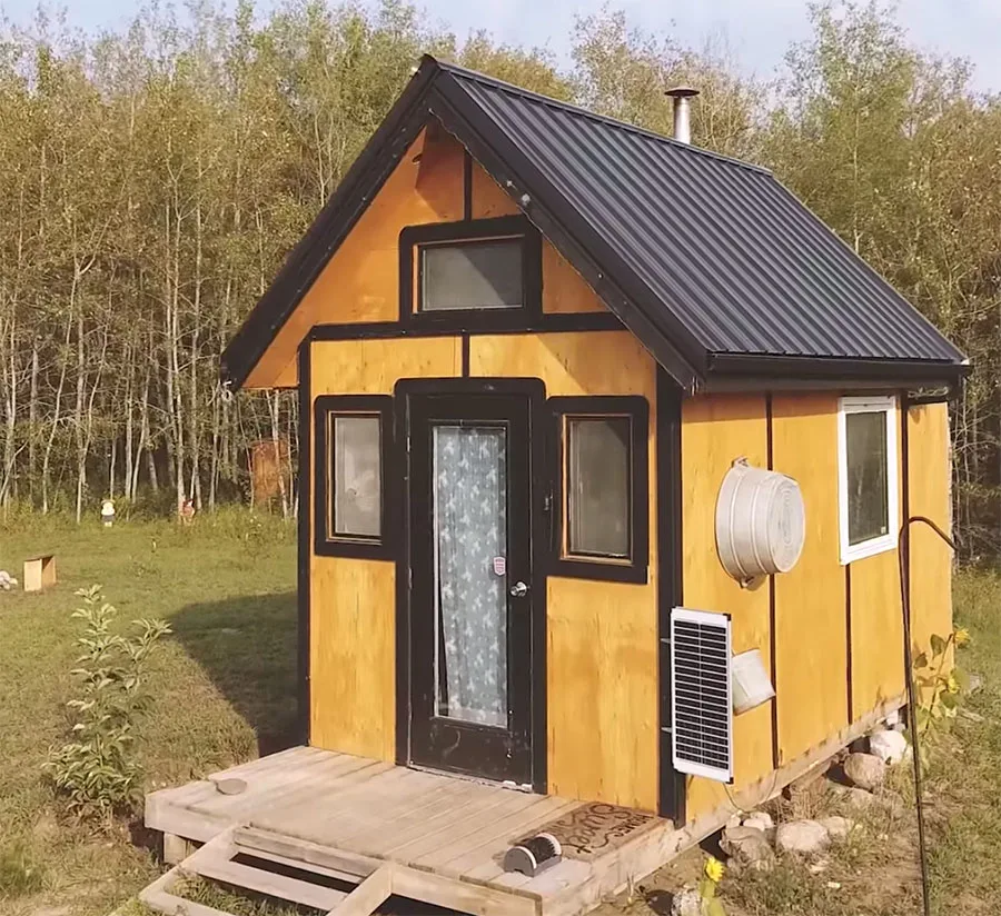 Tiny guest house complete! ✓ …. Off grid life is so crispy in