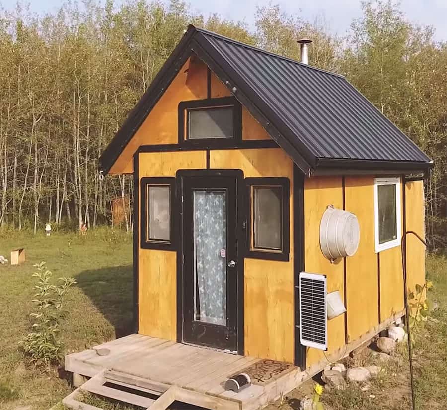 This Family Built Their Off Grid Tiny Cabin In Just 12 Days Off Grid 