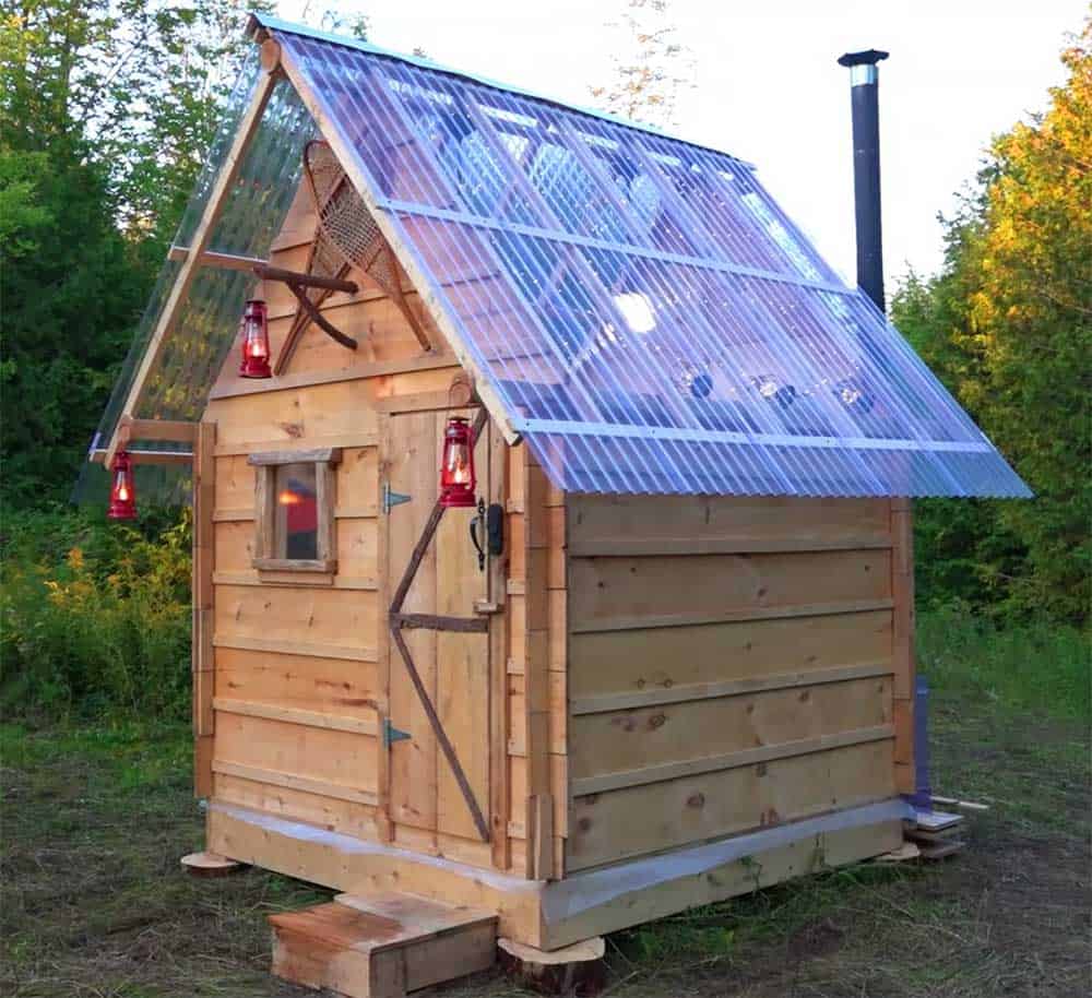 Tiny cabin with transparent roof